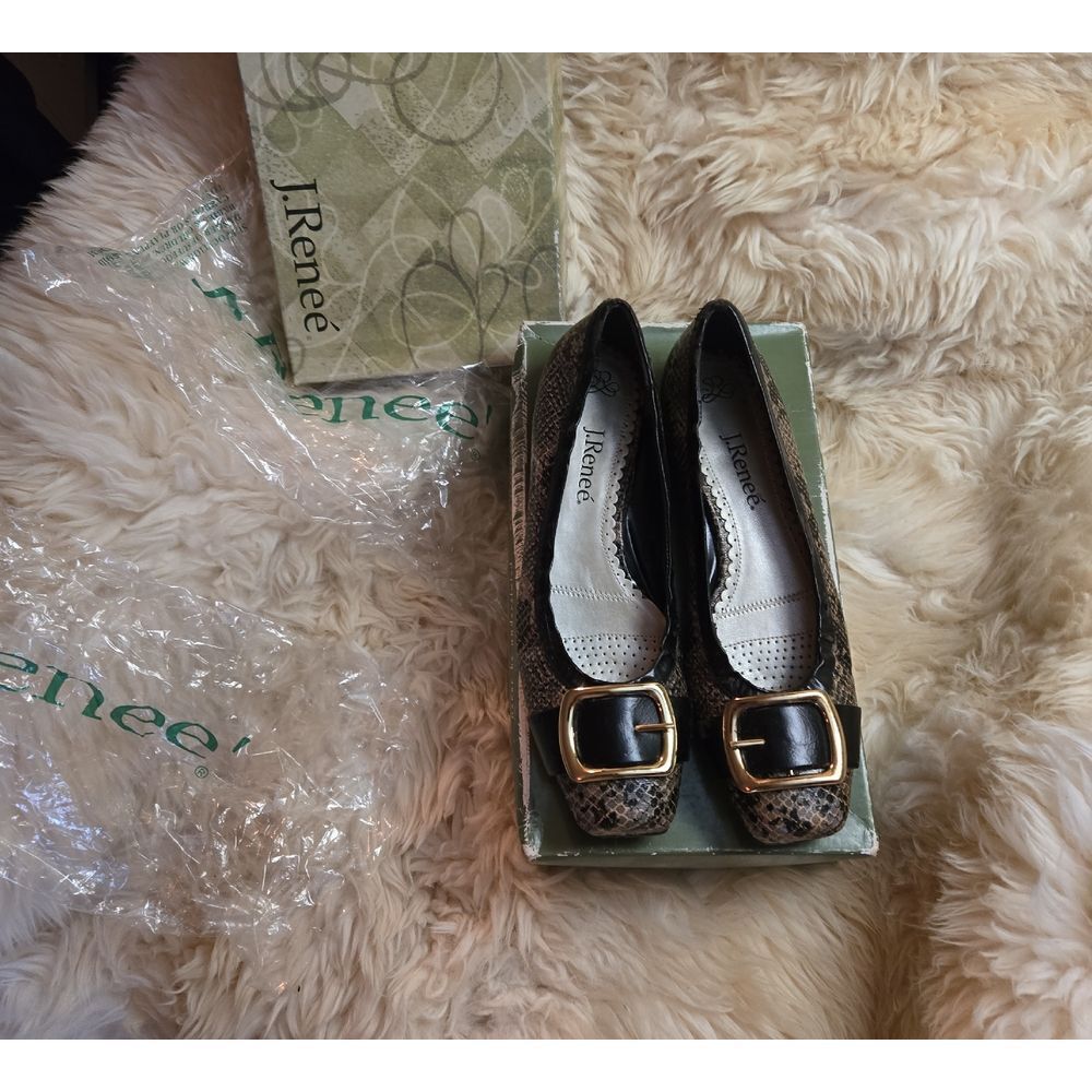J.Renee Black and Brown Heels with Gold Buckle sz.9